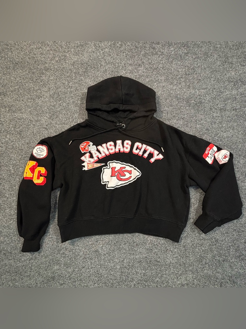 WEAR by Erin Andrews Kansas City Chiefs Cropped Hoodie Womens Small Black NFL - Picture 2 of 15